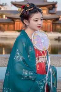 逛商场买包,女儿说我不配 全篇